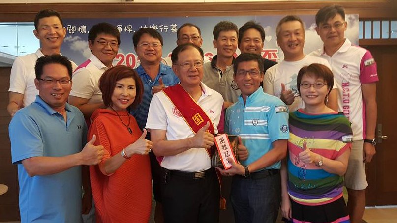 hangyong7's tweet photo. The Summer Cup Four School EMBA Golf Tournament was hosted by Jiaotong University. This competition also carried out charity activities at the same time, donating 150,000 to Zhongshan Xiaoxiao and Xiuyi Elementary School as a help for the cold. The team donated and accepted https://t.co/XWXdna4kCe