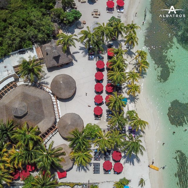 TourAlbatros's tweet photo. Look at #IslaMujeres from another perspective. Enjoy the Beach Club with your loved ones! https://t.co/fbdLtYTe8y