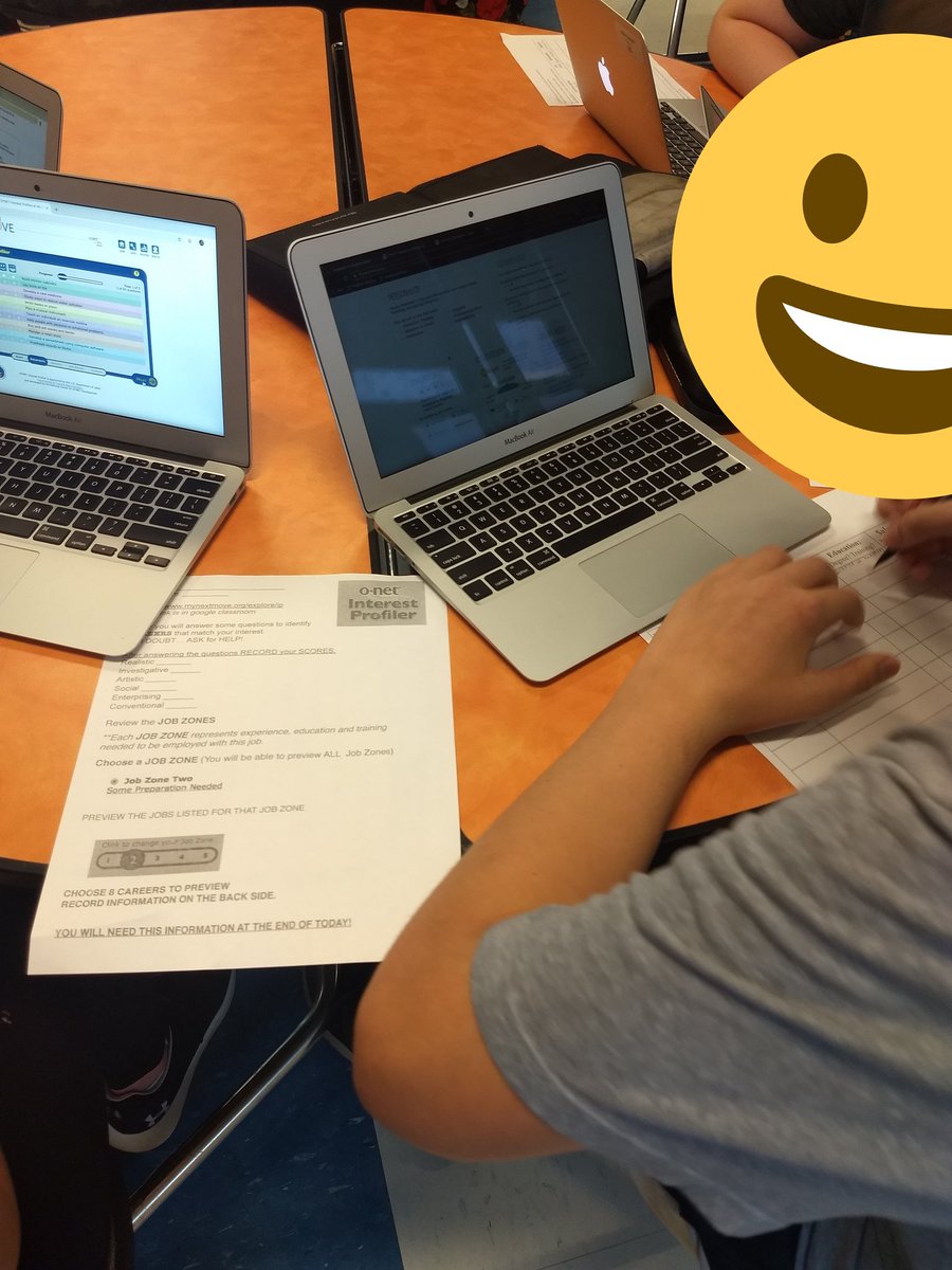 alison_somers's tweet image. Students SUPER engaged in coding their own adventures on our second Demons Aspiring to Achieve half day! They also got to discover some career path opportunities. @CSforLPS @supefinnlps #LMS @CSforALL