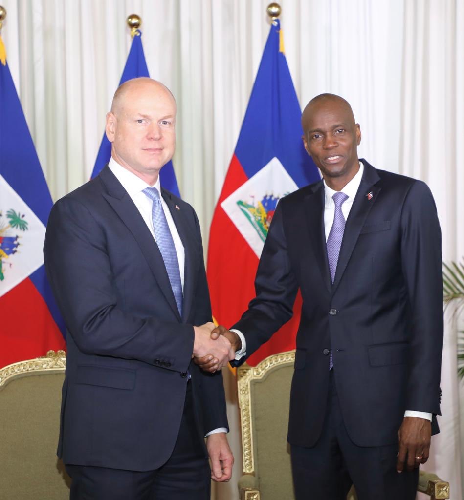 moisejovenel's tweet photo. Son Excellence Monsieur Stuart Savage m’a remis, ce mercredi 23 octobre 2019, ses lettres d’accréditation en sa qualité d'Ambassadeur extraordinaire et plénipotentiaire du Canada en Haïti. Nos échanges ont porté sur la consolidation des relations entre les deux pays. https://t.co/sziNBEGlpI