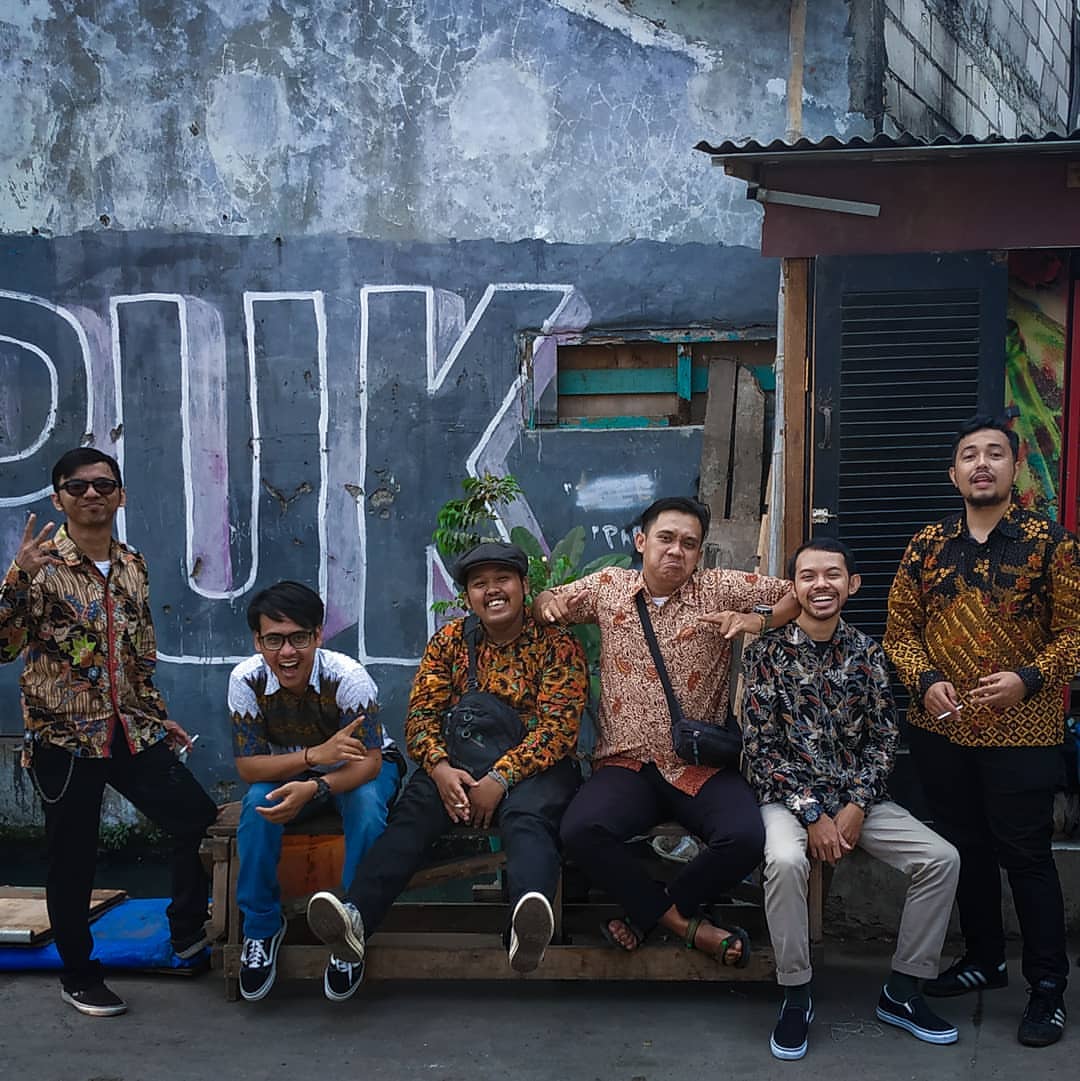 Repost dari postingan Instagram-nya @afriyan_k.

Insya Alloh dengan do'a dan usaha kelak kita semua akan jadi Menteri juga. Tapi yang ke acara resmi masih pake sendal Eiger belum siap jadi Menteri kayaknya.