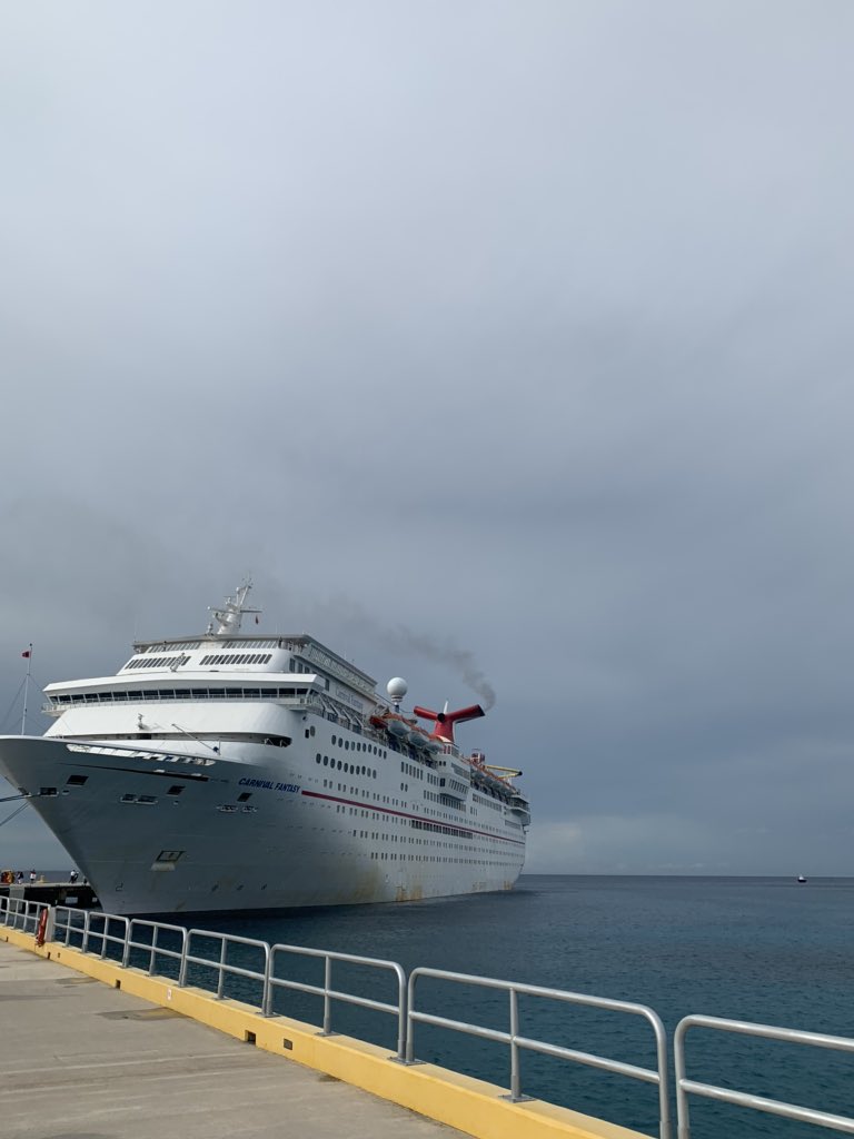 ttaadults's tweet photo. Director @warrenbacci scouting for American talent onboard Carnival Cruises. #agentontour #tta #agent #actors #ptd19 #cruise #signings https://t.co/52Kd9ro5wX