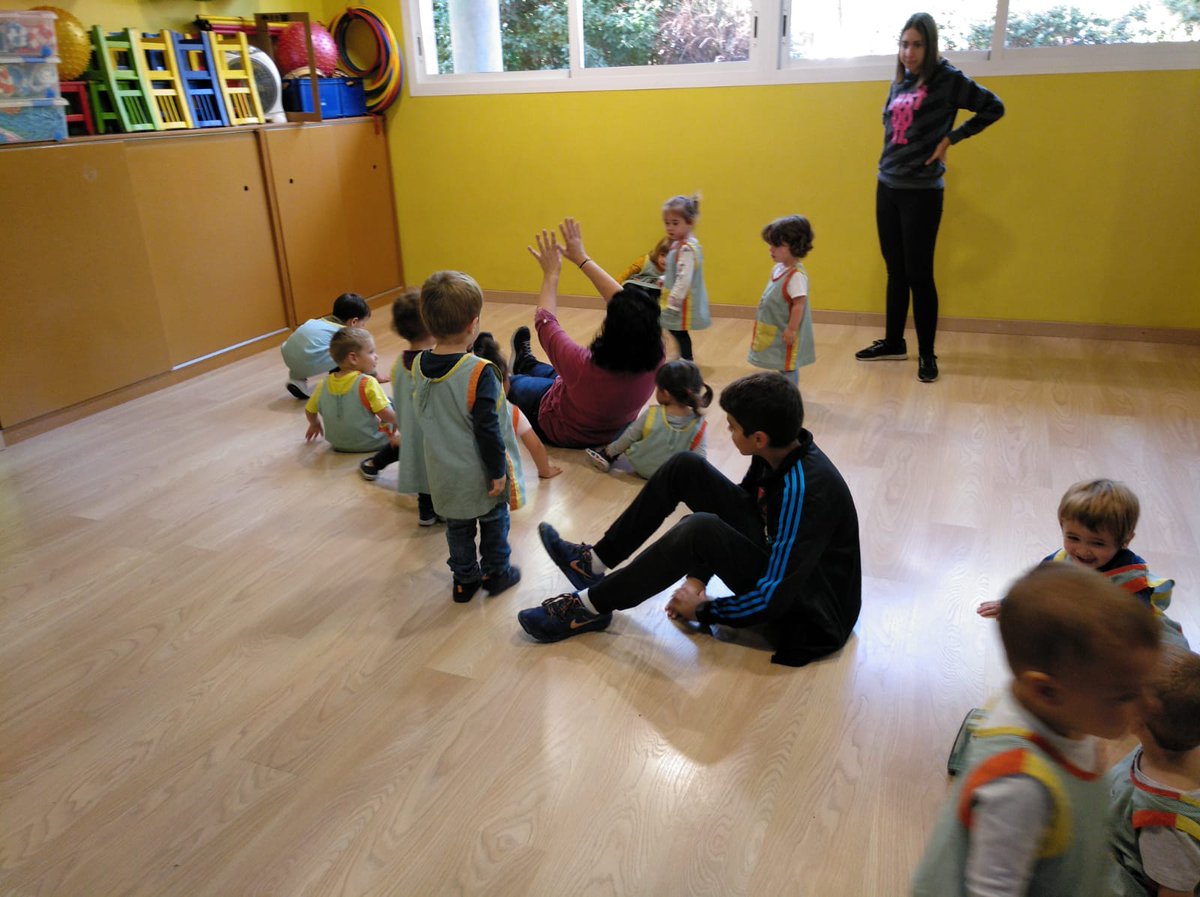 Tempsdemsica's tweet photo. Divendres varem rebre una visita molt especial dels alumnes de P.2 de la llar d'infants Els Patufets! S'ho van passar tan bé a la classe de Sensacions 🥰🥰🥰🎶🎶🎶🎶🐥🐥🐥 https://t.co/aWb9DQtrjN