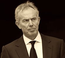 CodeFelixGrafic's tweet image. #KenLoach 

&quot;Macron me fait penser à Tony Blair&quot;
in #LeParisien

&quot;ça ne sert à rien de parler aux gens qui sont au pouvoir,
ils ont des intérêts contraires aux nôtres.
Eux, leur, objectif c’est de chercher le profit, les parts de marché&quot; 
in #LOBS

#Uberisation
#SorryWeMissedYou