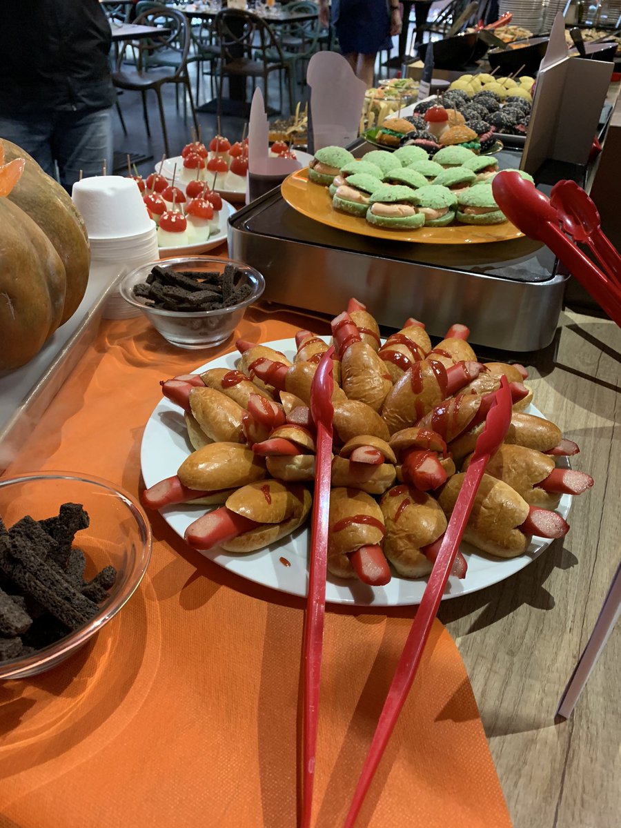 FranckFloze's tweet photo. Tous les soirs pendant les vacances buffet Halloween à la table d Arthur https://t.co/NwRxYuQGwW