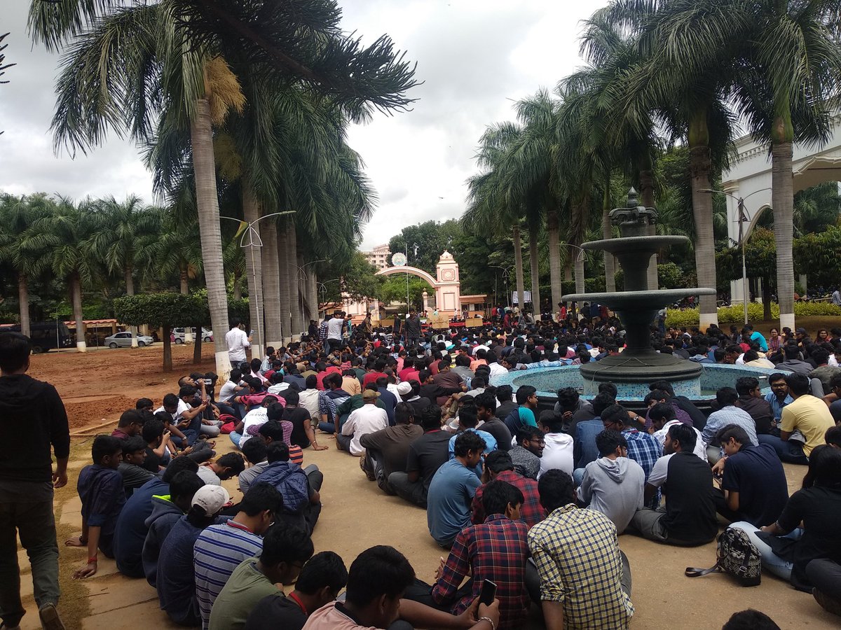 crazy_akshi's tweet photo. Day 3 protest but no reply from the management.
#fightforharsha #justiceforharsha https://t.co/Kyy30dEX0x