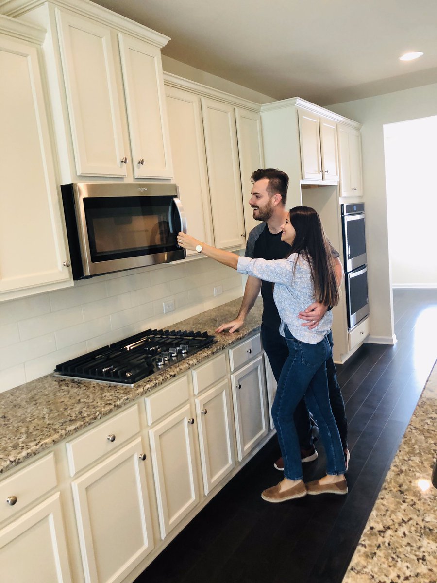 amiebozeman's tweet photo. Having so much fun w/this adorable couple & their new π purchase! Let us assist you w/evaluating builders, upgrades & contract details.#BozemanRealEstateGroup #newhome #buildahome #newconstruction #newhomebuild #homebuyers #forsythcountyga #forsythcounty #cummingga #movingcallus https://t.co/5S3BNK1x6c