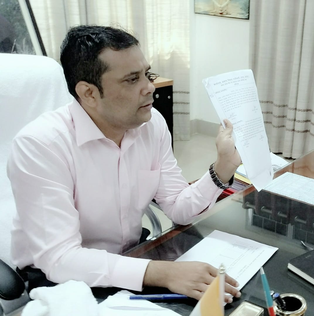 ILatehar's tweet photo. बाबा साहेब भीमराव अंबेडकर आवास योजना की समीक्षा में सभी प्रखंड विकास पदाधिकारी को लोगों अपने क्षेत्र के आवास विहीन  को पारदर्शिता के साथ चयन करने का निर्देश दिया गया.
@CMOJharkhand 
@dasraghubar 
@prdjharkhand 
@ajaynathjhaprd https://t.co/HkPCPEk9nE