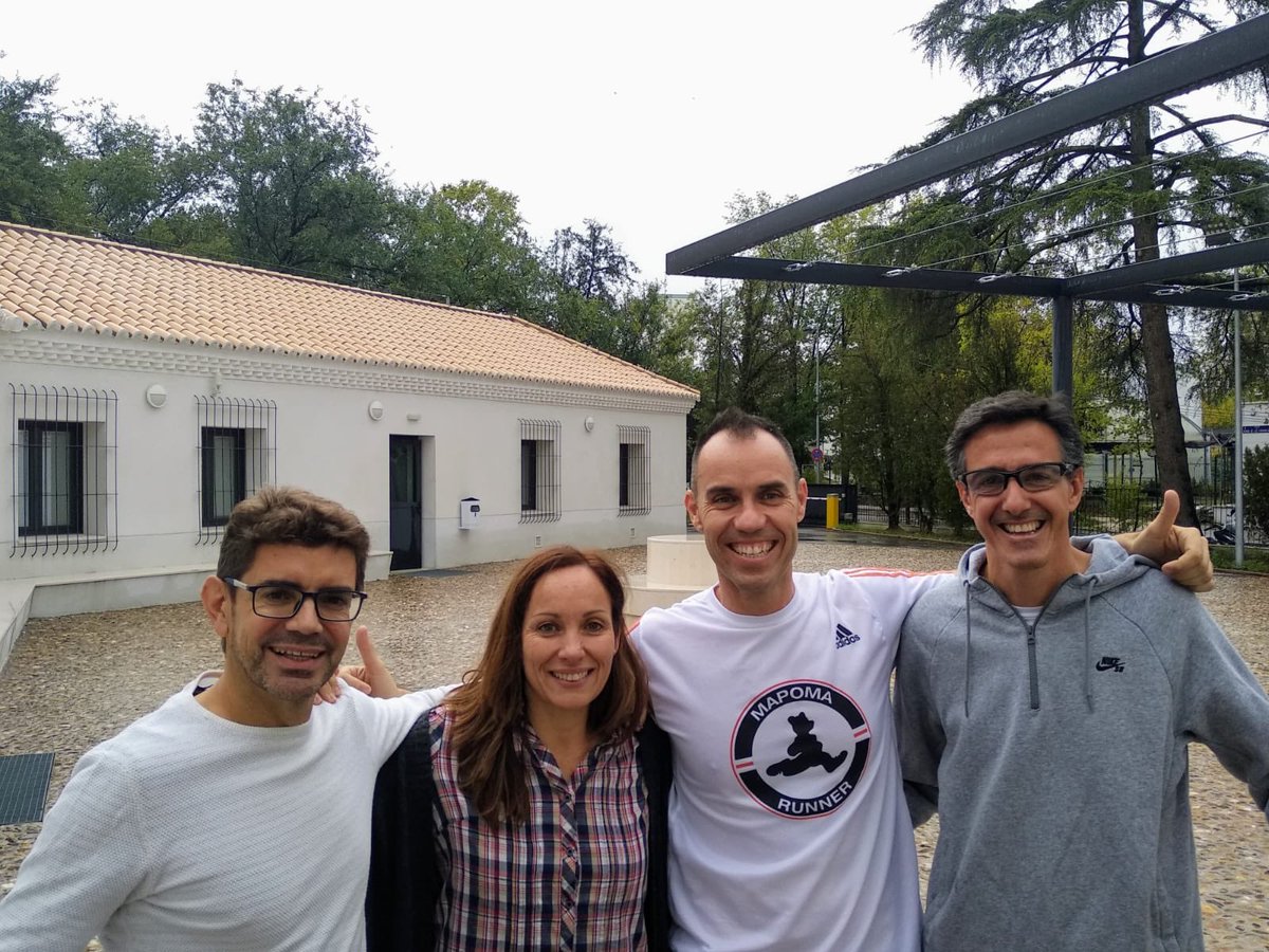 danyputnam's tweet image. Y aquí 4 #MAPOMArunners preparando la siguiente salida!!! 💪🏻❤️🚑
