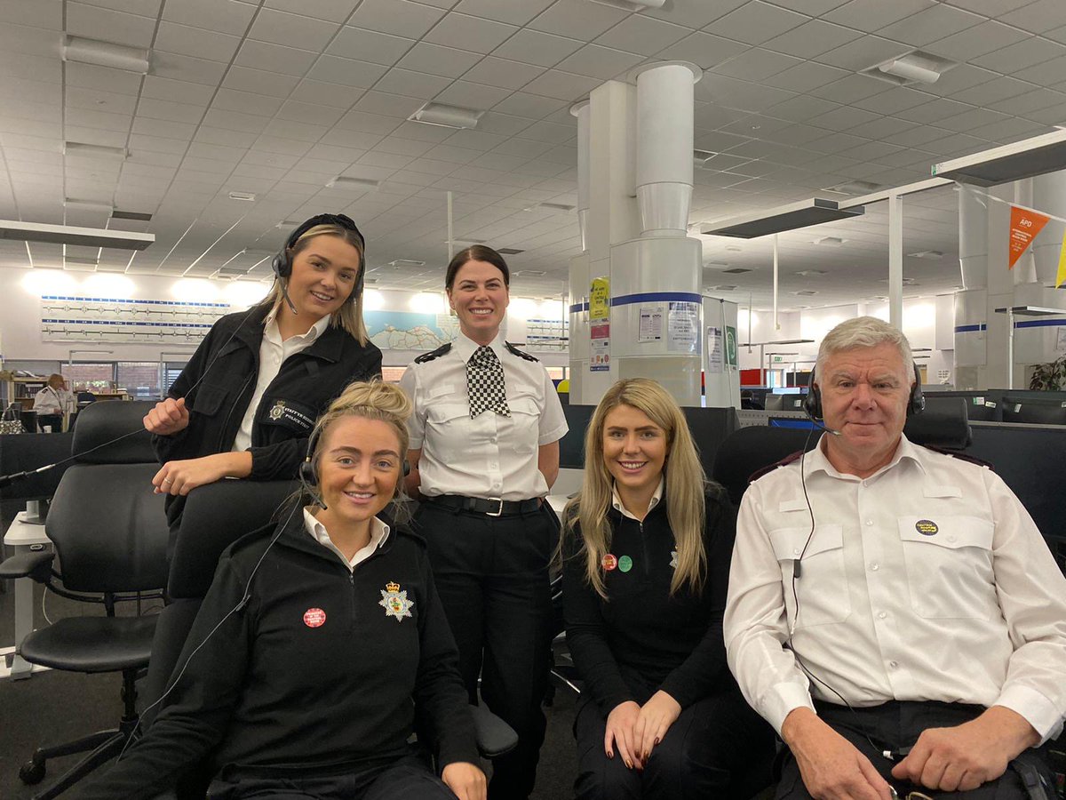 Our Communications Operators are often the #UnsungHeroes of our force so this week we are celebrating them as part of #InternationalControRoomWeek. 

Here's the day shift FIM (Force Incident Manager), Inspector Laura Salisbury-Jones with some of today's fab team

#TeamNWP