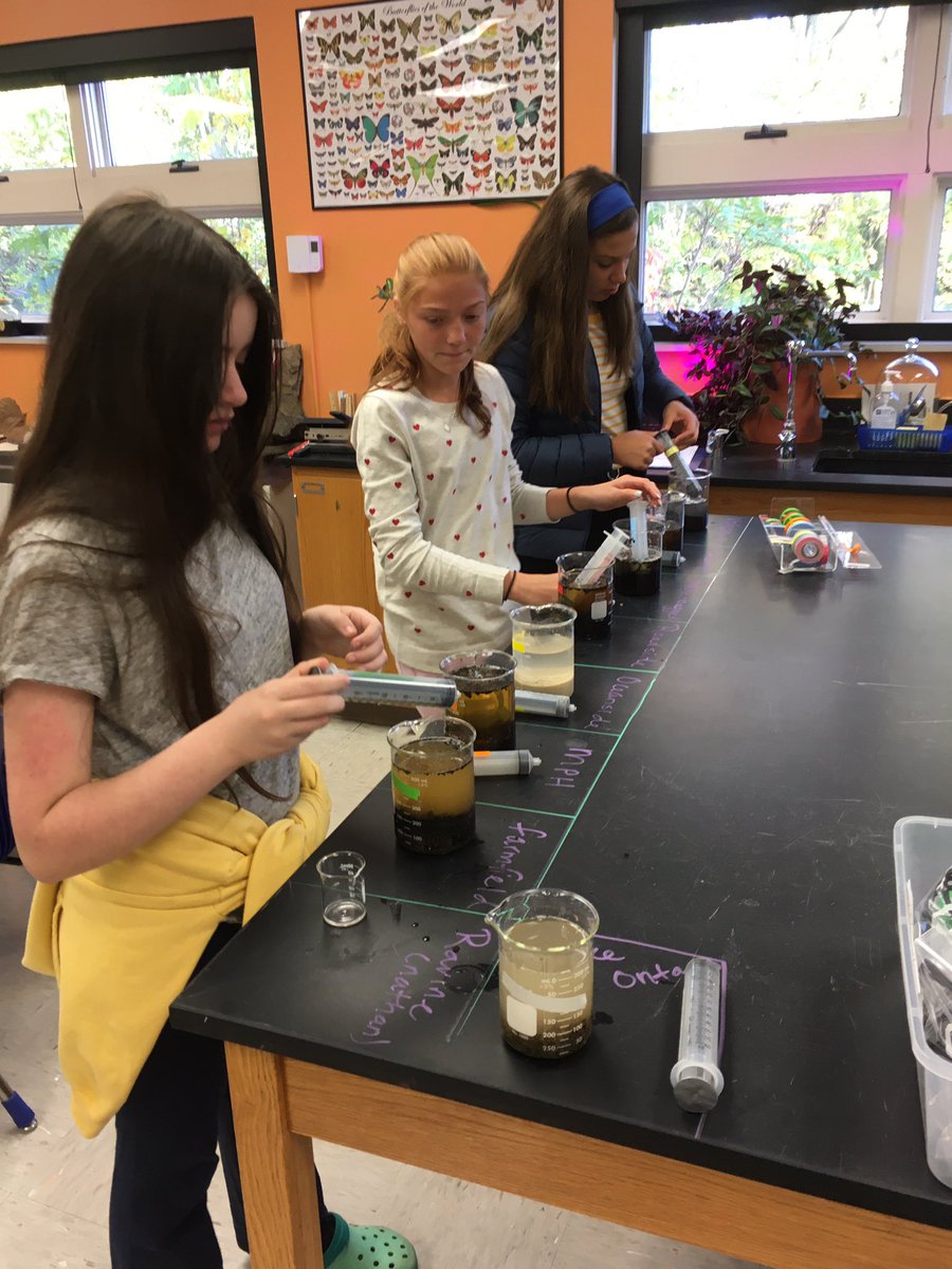 MPHScienceDept's tweet image. Earth scientists precisely measure soil salinity using Vernier probes. Students generated an interesting list of soils to test including agricultural, ocean side and road side.