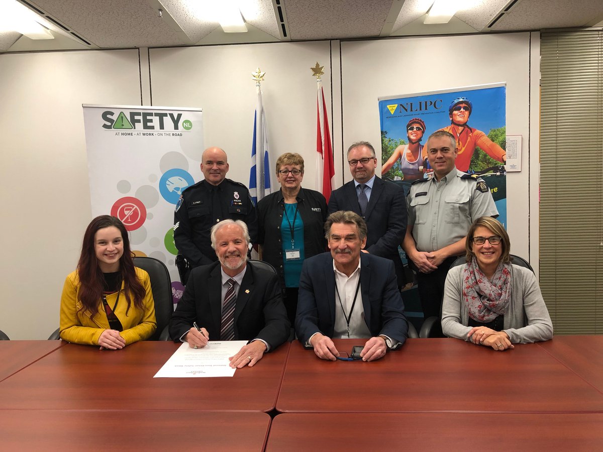 EDU_GovNL's tweet photo. Minister @BrianWarr709 joins @SafetyNL, the Youth Safety Council, members of @RCMPNL, @RNC_PoliceNL , @NL_IPC and @NLESDCA to proclaim National Teen Driver Safety Week in NL. Help raise awareness and seek solutions to preventing teen deaths on roads. Everyone has a role to play. https://t.co/L9ziZsFuWZ