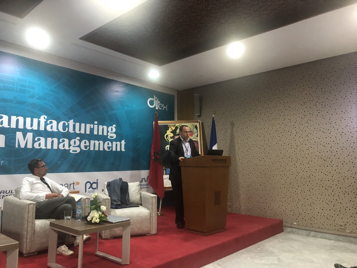 RezgNidhal's tweet photo. Présentation d’un article à #Dmom19 sur « Small Factory in industry 4.0 » #EcoleCentralePolytech de @UCentrale https://t.co/fspmKmTG6G