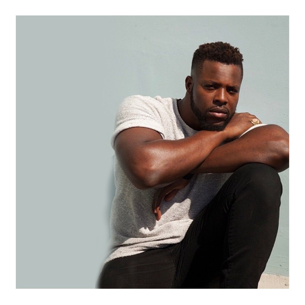 Winston_Duke's tweet photo. Here’s a quick tip for Fitness Success 💪🏿
An important key to being in shape, is to set goals and keep a positive mindset. If you stay positive, you will be able to push yourself to get those body goals you've always wanted.
#WinstonDuke #TipFortheWeek #Fitness https://t.co/iOkB8qO1jT