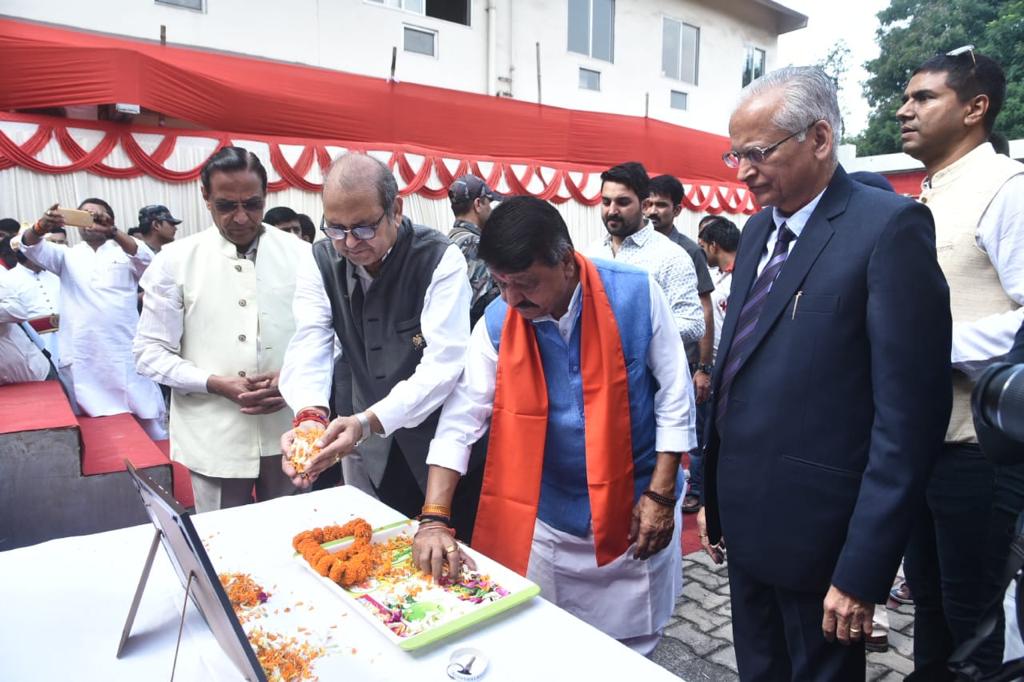 prem_bhandari01's tweet photo. In memory of Pulwama Attack Heroes
@KailashOnline @dasraghubar
@narendramodi @PMOIndia @VasundharaBJP @vpsbadnore @NITIAayog @UN @HarshShringla @ibhusan @AmitShah @CHAKRAVIEW1971 @SparshPurhythm @IndiainNewYork @rashtrapatibhvn https://t.co/6jk59YIRRn