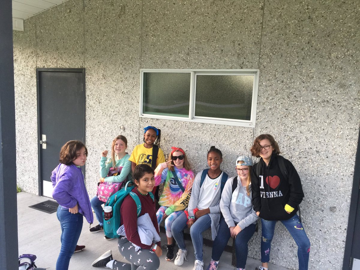 MrsBochniak's tweet photo. Cabin 18 up and ready for the day!  #fitthdrift https://t.co/IuesWPeFHh