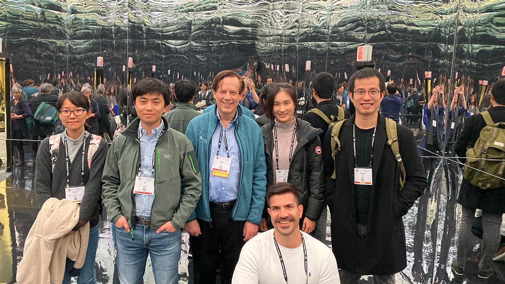 mcgovernmit's tweet photo. McGovern Institute Director Bob Desimone and his lab explore the inside a reconstructed neuron @Neurosci2019 #SfN2019 #NeuroSpace #artechouse @SfNtweets @ruix_mit @VeronicaSU3 https://t.co/oqCmhR4ptT
