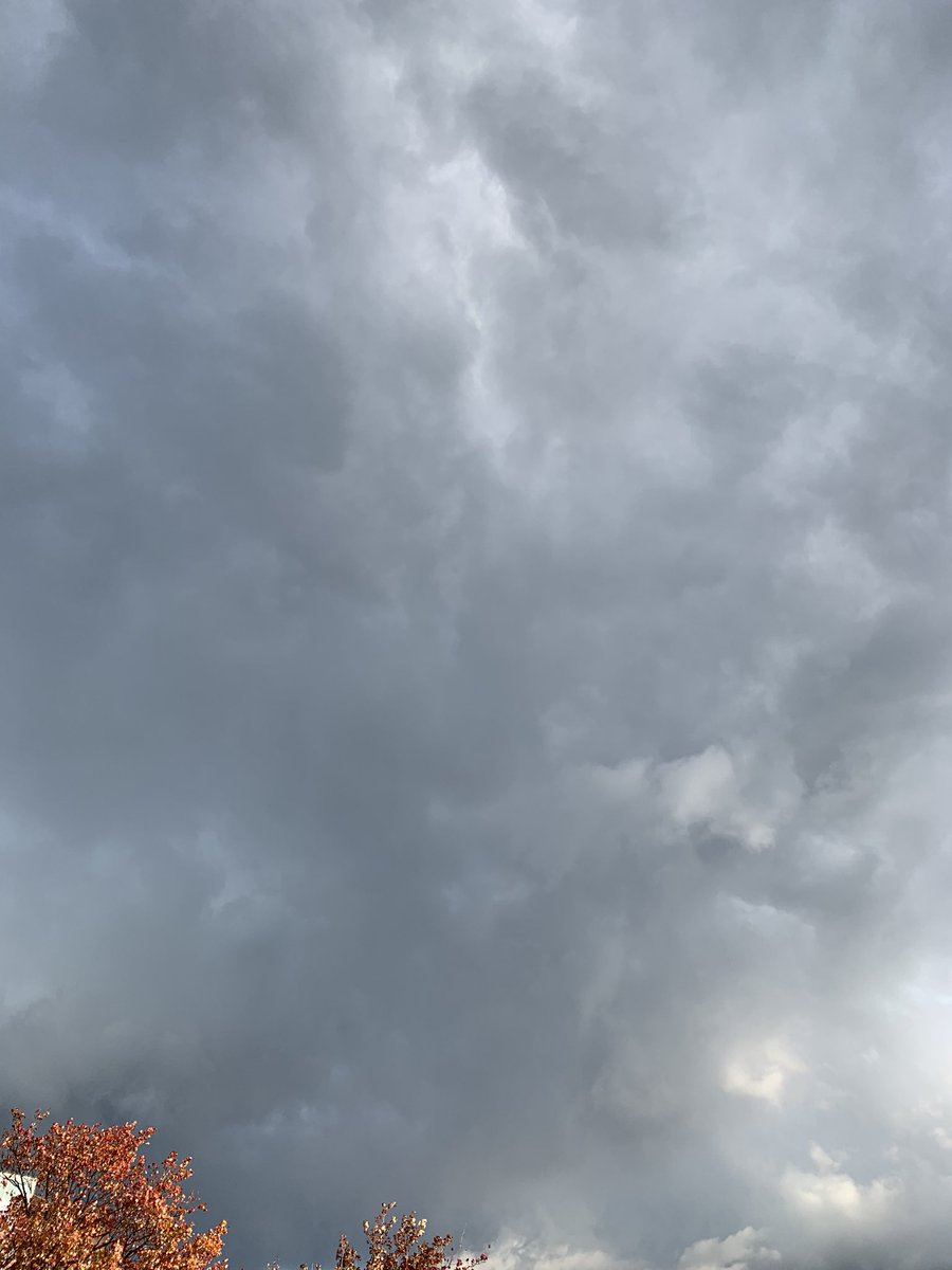 RealPaulRoss's tweet photo. All I did was shuffle my feet and look how different these photos are! @AaronCh7Weather @WKBW #LakeEffectRain https://t.co/R74IbiX0mm
