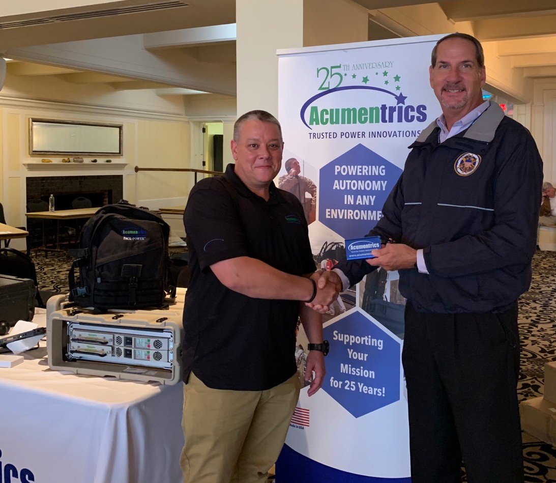 Acumentrics_Inc's tweet photo. Congratulations to yesterday's raffle winner during APG's Tech Expo! Enjoy your Power Bank, Jake! 🎉#Power #PoweringAutonomy #Acumentrics #APGTechExpo #AberdeenProvingGround #RUPS https://t.co/4LCfk45rmV