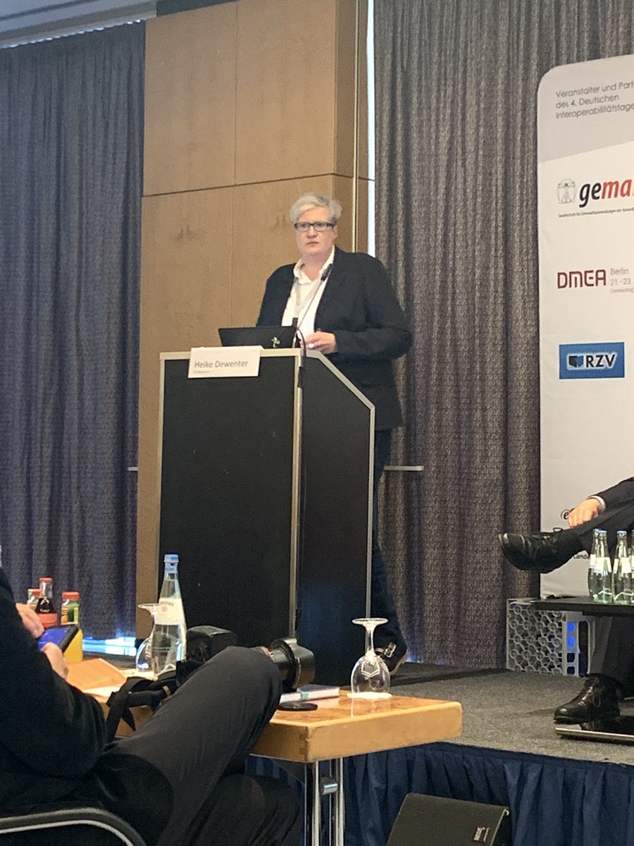 MirjamBauer's tweet photo. #interoptag Block 2 „Up to date mit dem #DIT: Was tut sich bei #Standards?“ Updates von @alexihls, Idris, @FrankOemig, Heckmann @GefyraGmbH zu #IHE #HL7 #FHIT.
#Dewenter: Österreich schafft die #SNOMED Mitgliedschaft, in Deutschland bleibt dies (leider) noch Zukunftswunsch! https://t.co/1D0C8E9sw6