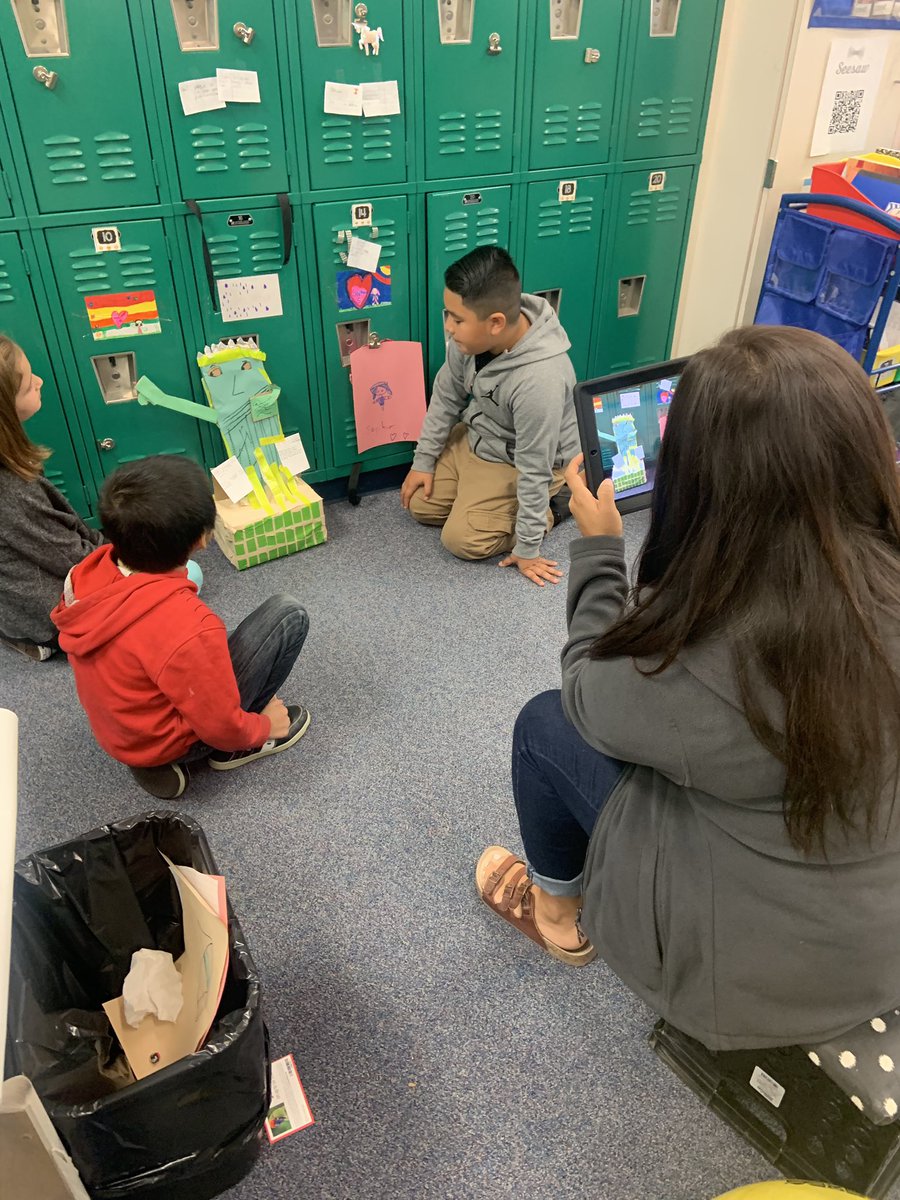 WISDinnovation's tweet image. Watching dual language students explain their learning in a landmark array project in @cll1781 classroom at @WedgeworthES is awesome!