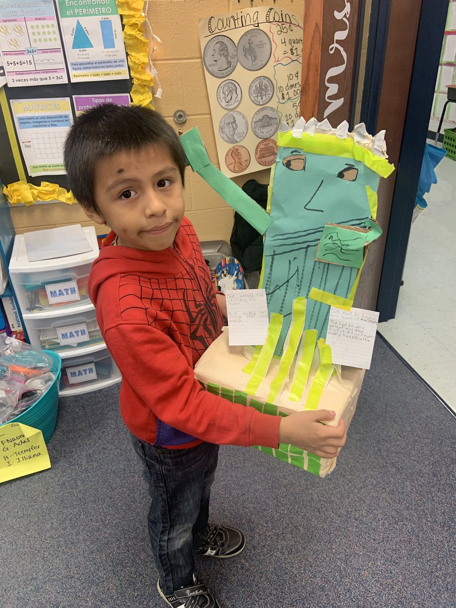 WISDinnovation's tweet image. Watching dual language students explain their learning in a landmark array project in @cll1781 classroom at @WedgeworthES is awesome!