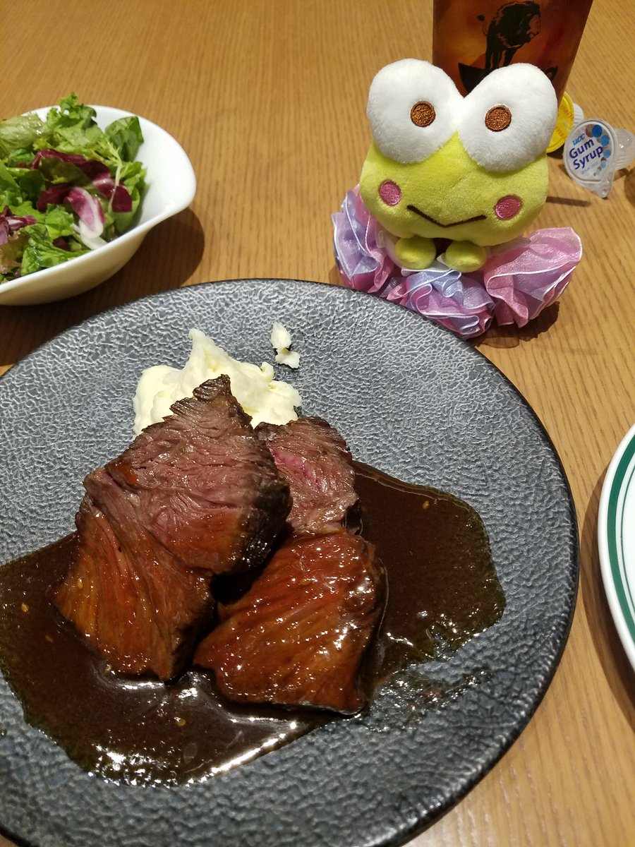 ichigo__min's tweet photo. RT ハーモニーランドのキティキャッスルでキティちゃんにもらったブレスレット✨
こんな風にぴょこのるのスタンドとしても使えるのでお気に入りです💓　🍓いちごみん
#ハーモニーランド #サンリオ #ぴょこのる 
最強にカワイイ💕ぴょこのるマンガもあるよ❗イチゴミン→https://t.co/xXnB0iHJYl https://t.co/D7x8mQF4Fy