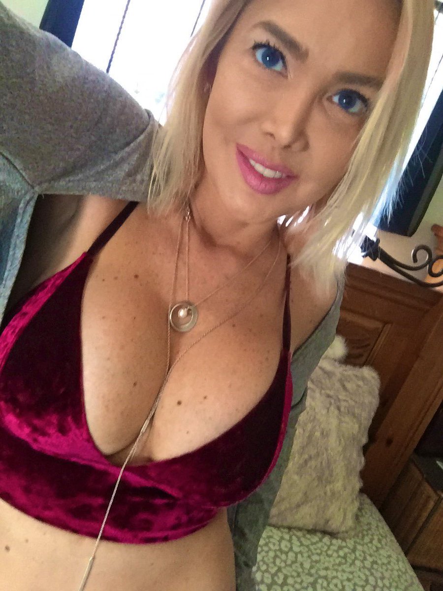 Devonimhere4u's tweet photo. #DailyDevon @devonxxx #SexietWomanOnThePlanet https://t.co/fQb8hMObk3