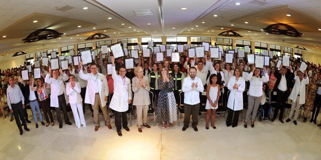 ¡Muchas felicidades a nuestros #ÁngelesDeBataBlanca por su día! 

Sin duda sus esfuerzos traen resultados maravillosos en la salud de nuestros pacientes 👏🏻