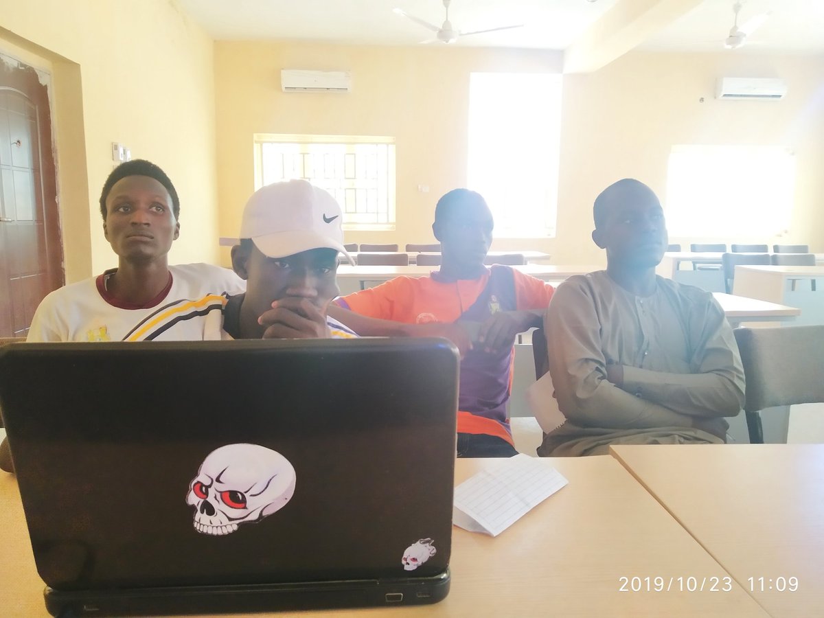 GDSCFCETPot's tweet image. We had our second time meeting with students on python programming DSC

#DevelopersStudentClub
#DSCSSA
#DSCFCETpotiskum