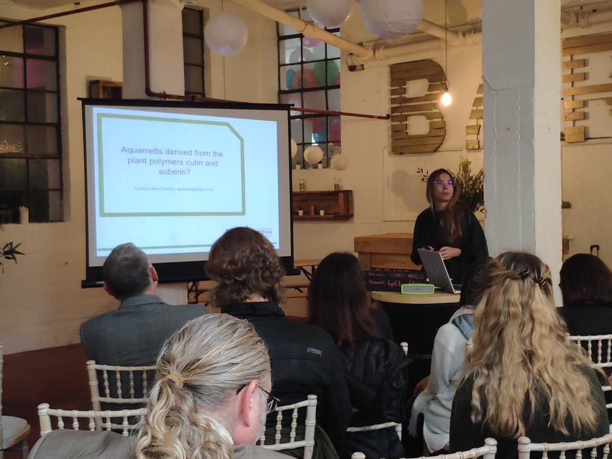 Up next is @CrisSiPereira talking about other naturally occurring polymers, suberin and cutein, as feedstocks for new materials #plasticrevolution