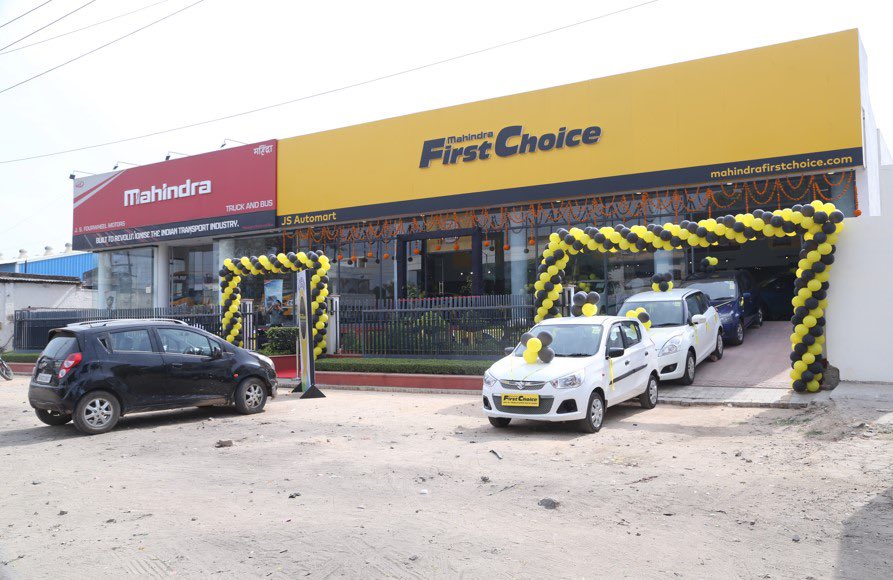 ashutosh9315's tweet photo. The Mahindra First Choice outlet at Alwar is our first used car superstore, and 950th store in the country!! We are the largest used car network in the country thanks to our strong partners like @nikunjsanghi. @anandmahindra @reach_anupam @GoenkaPk @RajeevDubeyMM @rajesh664 https://t.co/72KLJ20cEQ