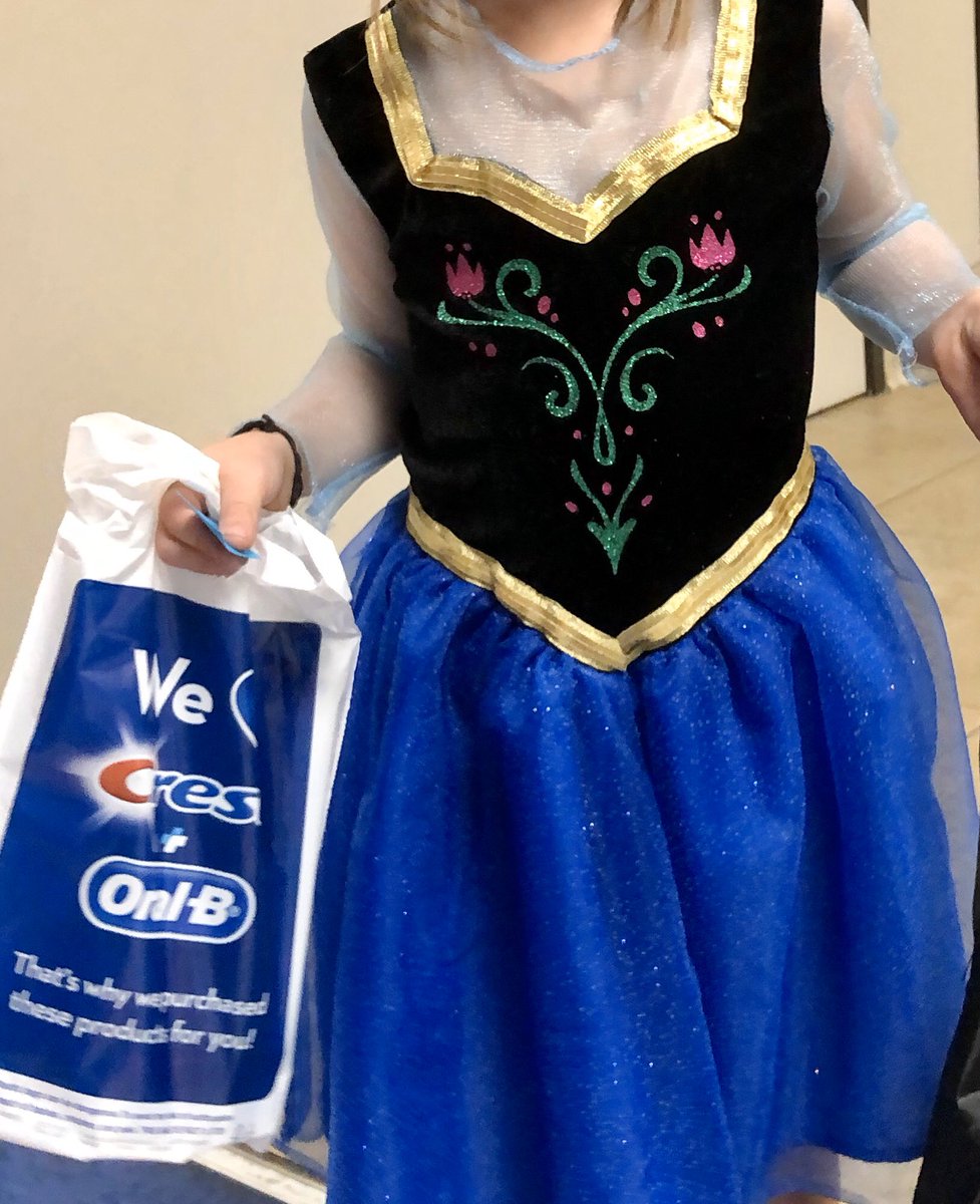 lisadbeaman's tweet photo. #RuinHalloweenIn4Words - toothpaste instead of candy https://t.co/vbEBjNt7N0