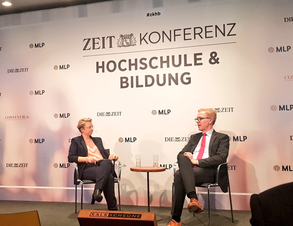 ZEITvst's tweet photo. "Wissenschaft schuldet mehr als nur die Wahrheit, Wissenschaft schuldet die Vermittlung des Zweifels" - Staatssekretär Wolf-Dieter Lukas @BMBF_Bund auf die Frage, was die Gesellschaft von der #Wissenschaft erwarten kann. @doc_scholz #zkhb @conventkongress https://t.co/2qcOoxCQgi