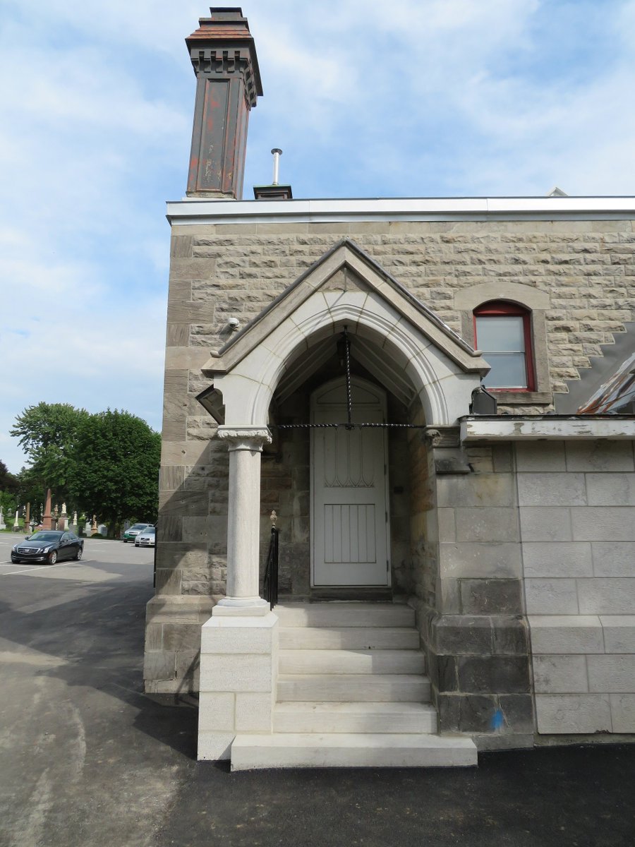 #ParksCanada’s #CostSharingProgram helped restore one of Canada’s most remarkable cemeteries, @CimetiereNDDN in #QC. Learn more about the #CostSharing program and how you can apply 💻: ow.ly/Zhn130mf2Za #CDNHeritage