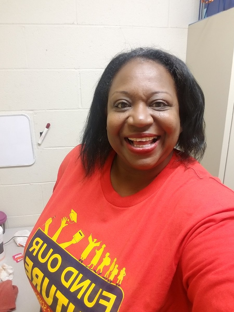 Rocking my RedforEd supporting Chicago Teachers and the Student opportunity Act. #ourstudentsdeserve #FundOurFuture #standinginsolidarity #red4ed #btustrong