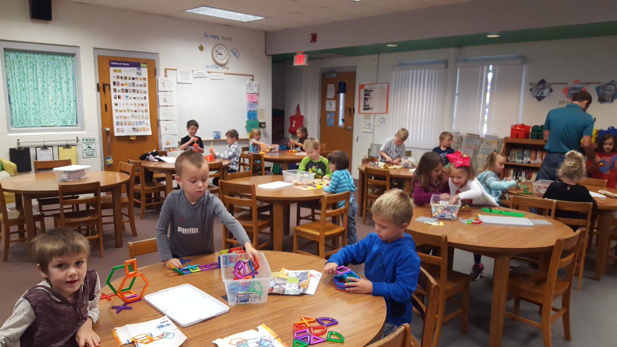 LibrarianSarah2's tweet photo. Kindergarten likes makerspace time as well! We love to learn, create, explore and enjoy at Ste Gen Elementary! #SGE https://t.co/QJaNmDScU1