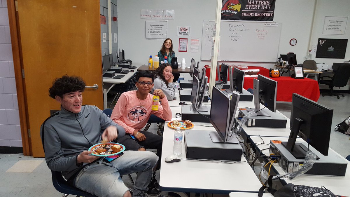 Mr. Flores' first period wins the incentive breakfast competition for the most courses completed in all periods @LHSMcCoy <a href="/LHSartabasy/">Babita Artabasy</a> <a href="/Rob4Principals/">Rob Nelson, M. Ed., CPC</a> @LHSKleinTime <a href="/LetoHSGuidance/">Leto HS Guidance</a>