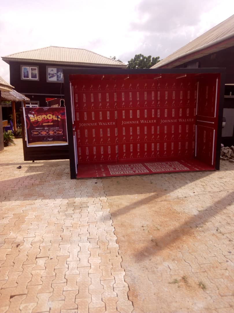 sapphirewehmie's tweet photo. @SuperBShaddie @_Presh_PR @olascoyyy @ManlikeMubbs @drumz212k @Jazz0498 @IlorinInfo @Uncle_ajao @MayorTswiit @AlamzyKhalifa @unilorinamebor #UnilorinClass19 #Unilorin35thConvocation Congratulations guys, come have the thrill of a lifetime at #SignOutParty with Johnnie Walker, missing this is #Risky https://t.co/r8uNYEnBlv