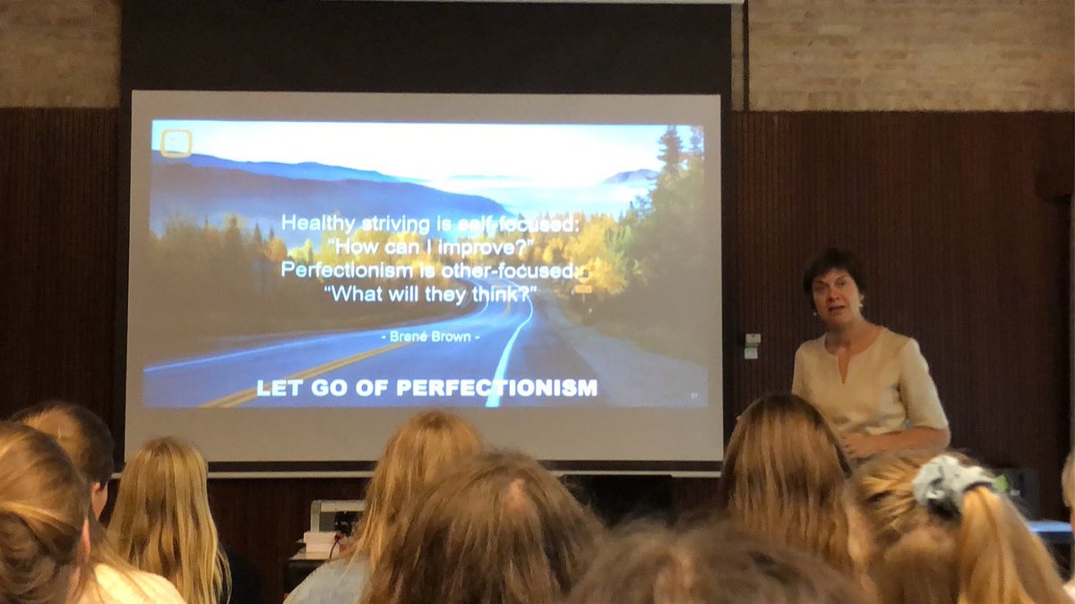 JulieRenardd's tweet photo. “Als je een fout maakt, maar je uiterste best gedaan hebt: let it go” #MPCinKasterlee #perfectionisme #ietswatiknogmoetleren #MasterMPC @AnnCaluwaerts1 https://t.co/FpMiPJC9J3