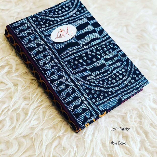 kmerzik's tweet photo. 🎶🎙️🎼 Idée Cadeau  Note Book 200 pages confectionné du tissu traditionnel made in #Cameroun disponible en ligne ici 👉🏿 https://t.co/6UQgFrAGPA
⠀
#237Now #Ndop #Gift #GiftIdea #IdeesCadeaux #Cadeaux #lifestyle #Cameroun #Bamileke #Wax #Ca... ►https://t.co/5ukL8I1ly3 https://t.co/W7nHHdWtVZ