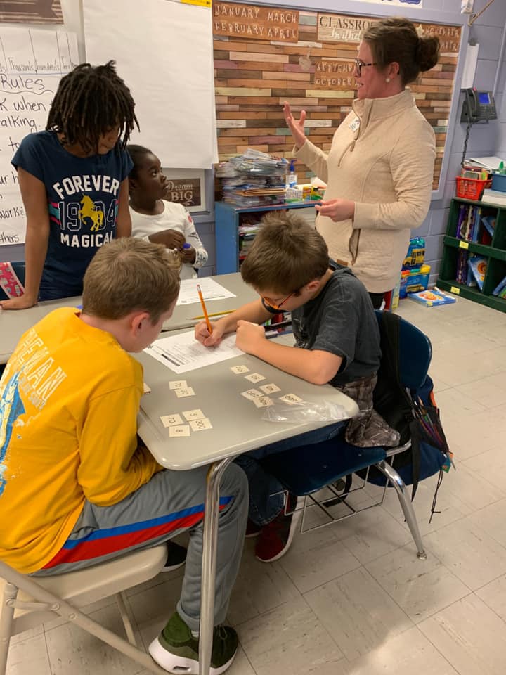 USJtigers's tweet photo. Busy day in Mrs. Pittman's 4th grade class! Mrs. Meg Rankin from AMSTI started out by teaching a math lesson. The class had a Nacho Party for having the most members to join PTO! #lovelearnlead #nachoaverageclass #learningcanbefun https://t.co/Ev3monqJdd