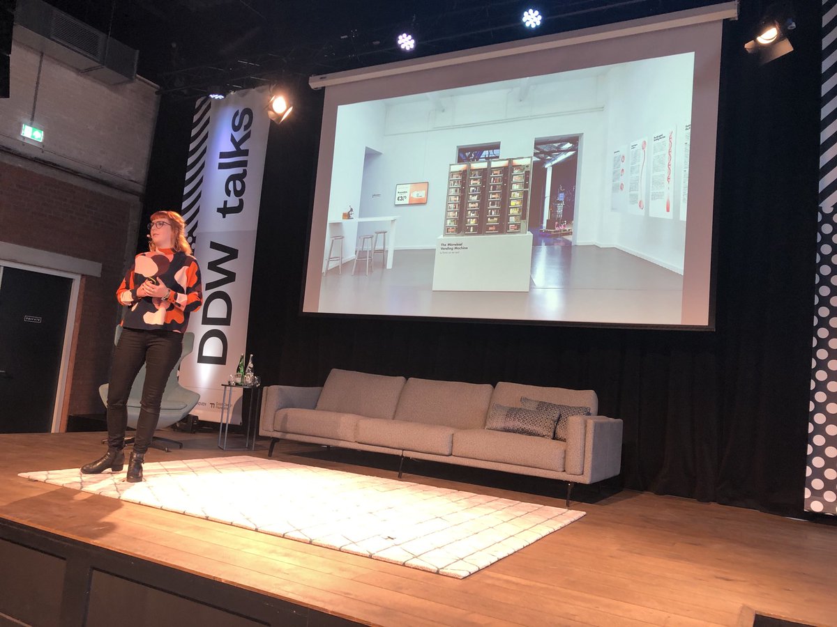 Nieuwste nummer Boekman gaat over kunst en innovatie. Vandaag zijn we daarom samen met Next Nature op Dutch Design Week voor middag over biodesign. Emma van der Leest vertelt over haar ‘microbial vending machine’, nu te zien in pop-up klimaatmuseum op CS Utrecht.
