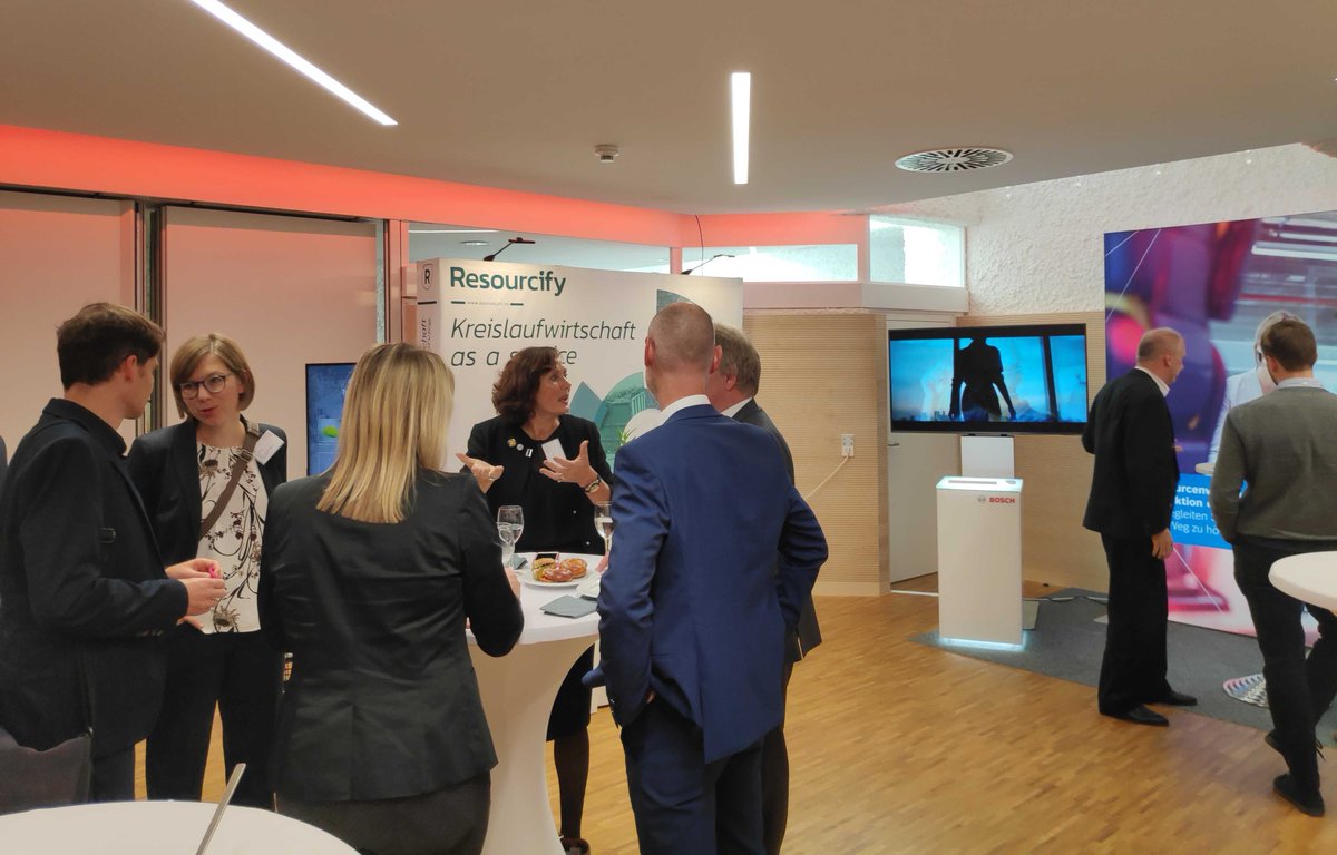 Viel Gesprächsbedarf über #Kreislaufwirtschaft-as-a-Service auf dem #Ressourceneffizienz- und #Kreislaufwirtschaft*skongress in Baden-Württemberg. Wir sind als Aussteller dabei und freuen uns über das starke Interesse! #Digitalisierung #Ressourcen #WasteManagement