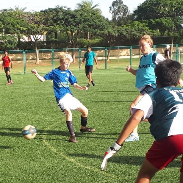 JohnWBrowne's tweet photo. Over 15s and Under 15s boys were trying out positions, formations and tactics in a practice game today as they continue their training for #BISP 7s next month. #GoSISTigers #SISlearns https://t.co/ppQPlqNy9l