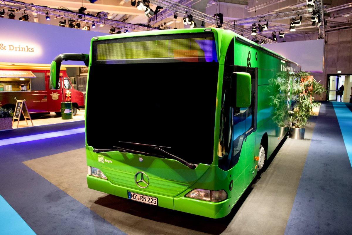 StadtinB's tweet photo. Oh nein: Da hatte sich der Fehlerteufel eingeschlichen ;-). Unser Bus auf der #SCCon19 ist morgen in HALLE A nicht zu übersehen. Top-Thema morgen: Mobilität. Da ham wa was zu erzählen @ioki @cleverciti @Signify_Press @Cisco_Germany @meraki https://t.co/8Pcoam1oTW
