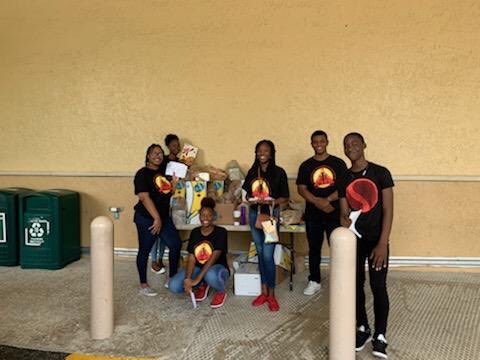 MTLBCPS1's tweet photo. Harvest Drive 2019! MTL Plantation High School Students participated in the annual harvest drive #community #mentors #giveback @dwatkins1 @ReverendRos @RobertwRuncie @Plantation411 https://t.co/1yQdoGbjzC
