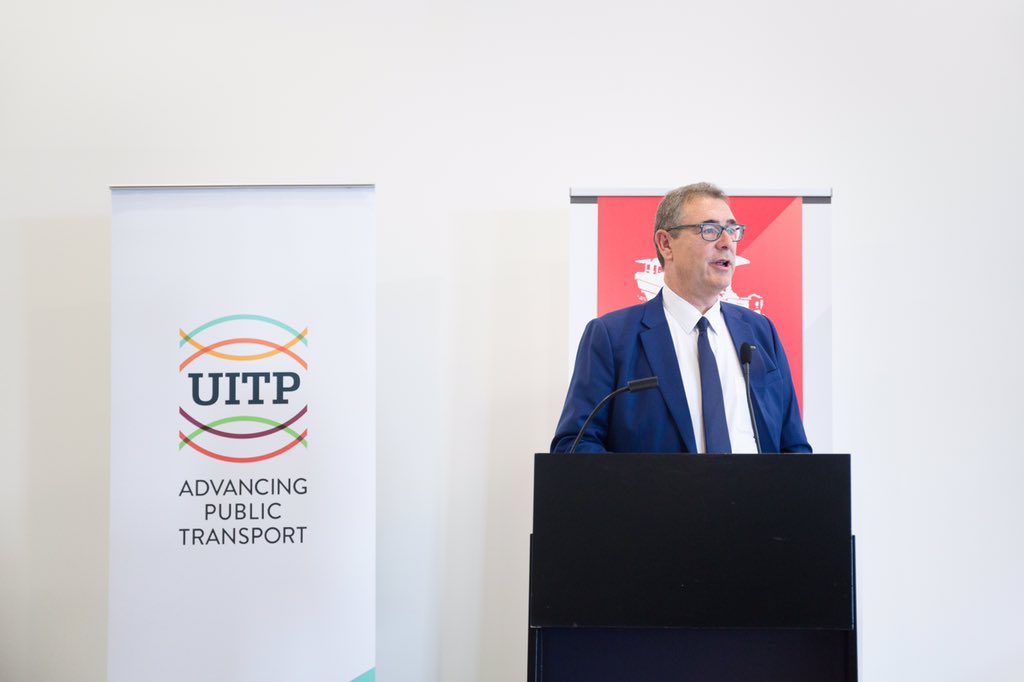BYDFranceSAS's tweet photo. [#busworld2019] Javier Contijoch Vice-Président des ventes de @BYD_Europe cet après-midi #BusConf2019 @UITPnews : Les bus #BYD #zeroemission font + de 250 fois le tour du 🌍 par jour #BusWorld https://t.co/VoOmPDSyqK