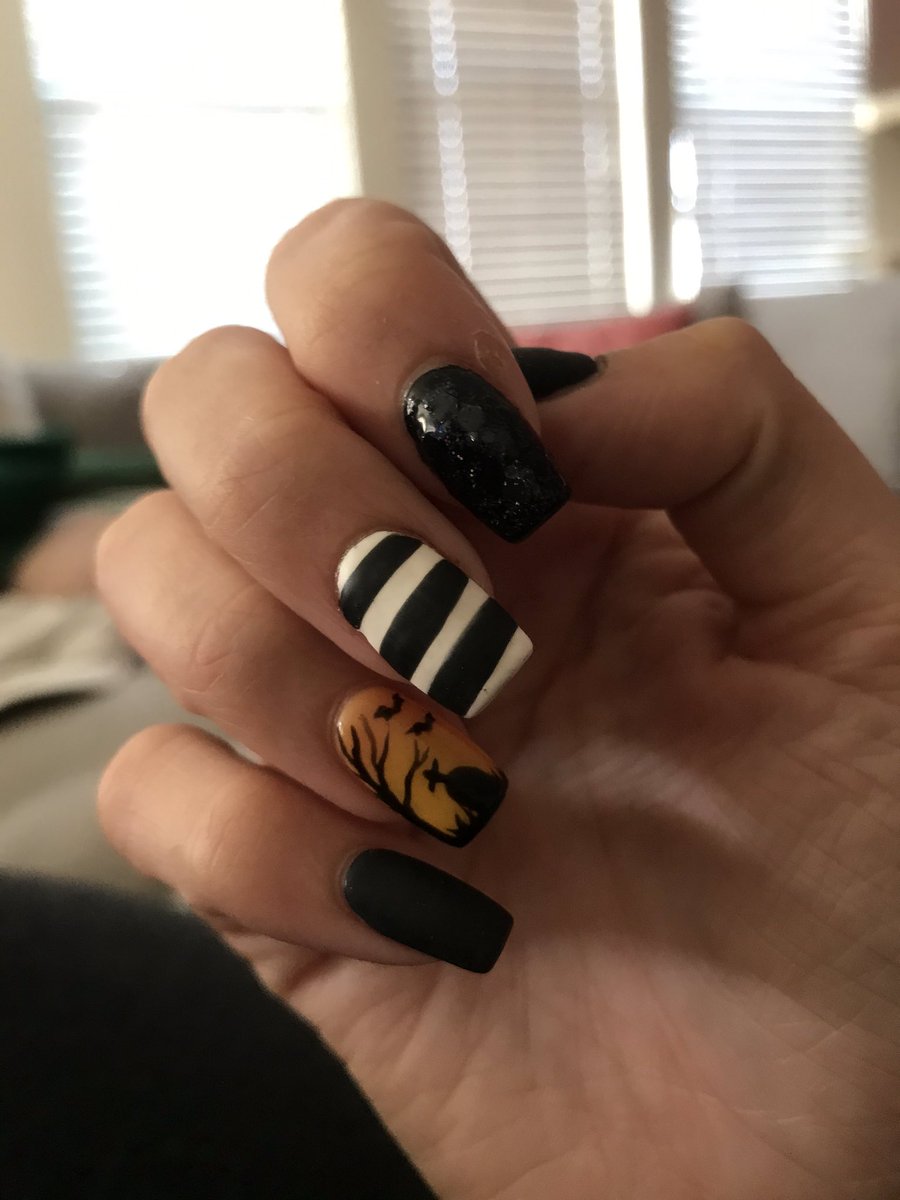 These Halloween Themed Nails Are Perfect For Spooky Season