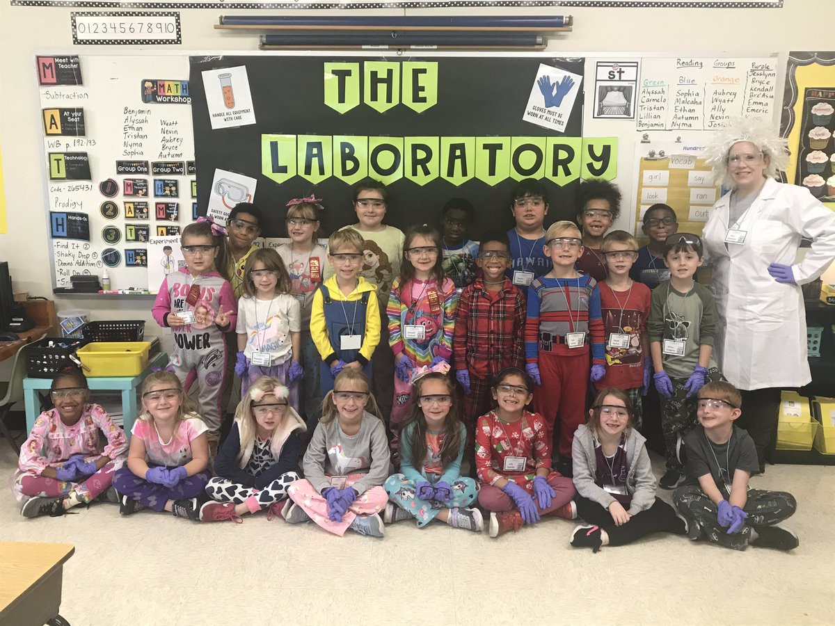 Scientist Classroom Transformation in Mrs. Shertzer’s First Grade Classroom at Opequon Elementary School! #handsonlearning #STEAM <a href="/BCSLeaders/">BCS Leadership</a> <a href="/BerkCoSchoolsWV/">Berkeley Co. Schools</a>